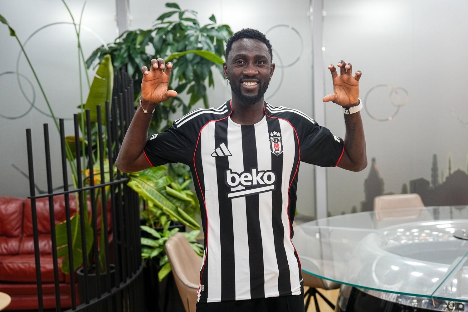 Beşiktaş'a Ndidi'den kötü haber